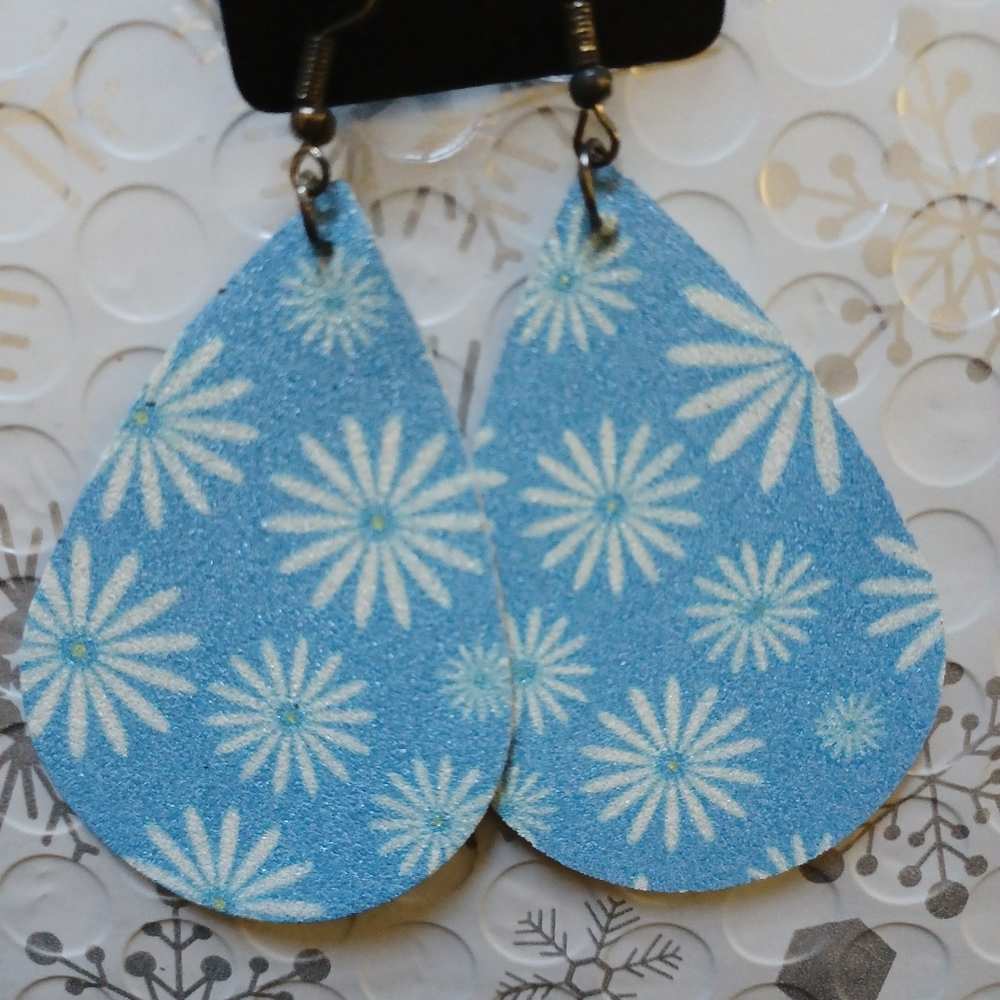 Blue glitter with white daisy earrings